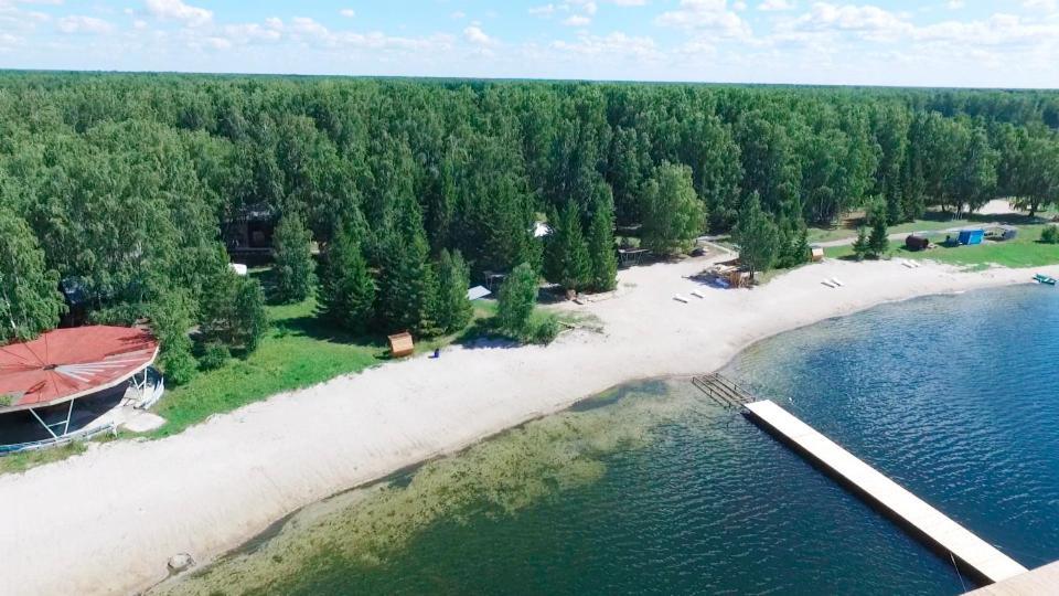 Шале мезенцево. Озеро Мезенцево Челябинская область базы. Озеро Мезенцево Челябинская область. База отдыха Южноуральск Мезенцева.